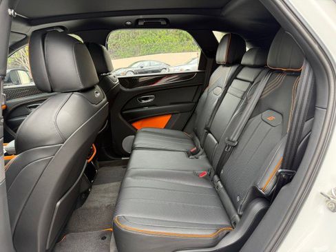 Used 2025 Bentley Bentayga AWD/4WD image 14