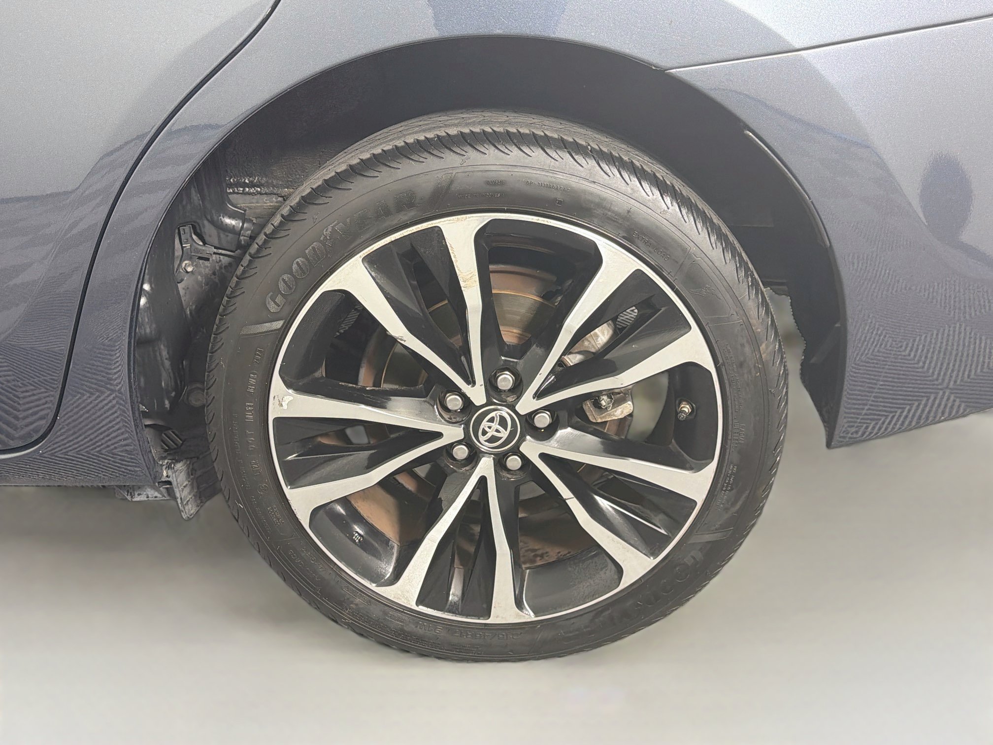 Used 2017 Toyota Corolla XSE w/ Carpet Mat Package (TMS) FWD image 11