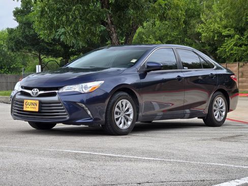 Used 2016 Toyota Camry LE FWD image 7