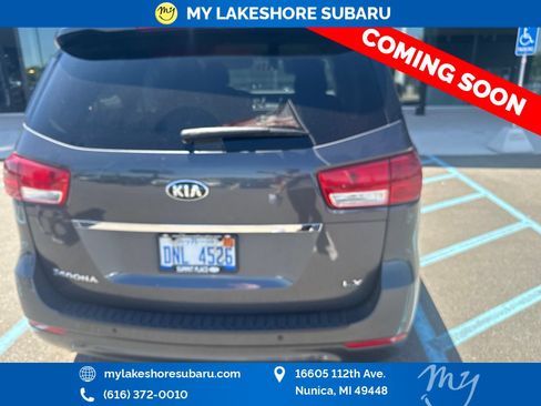 Used 2017 Kia Sedona LX w/ LX Essentials Premium Package FWD image 8