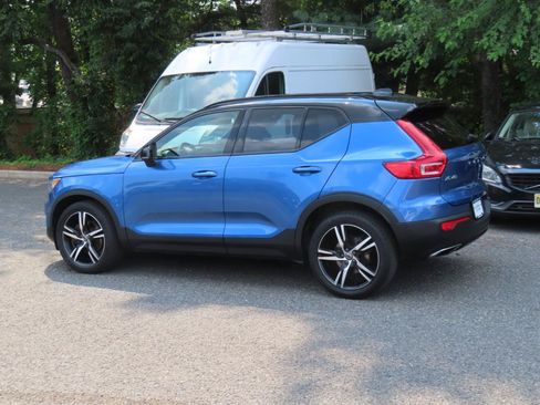 Used 2019 Volvo XC40 T5 R-Design AWD/4WD image 3