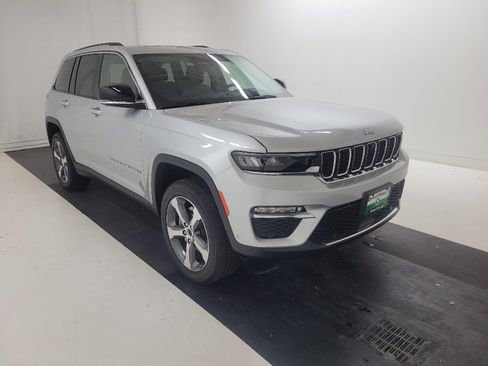 Used 2023 Jeep Grand Cherokee 4WD 4xe w/ Luxury Tech Group II image 13