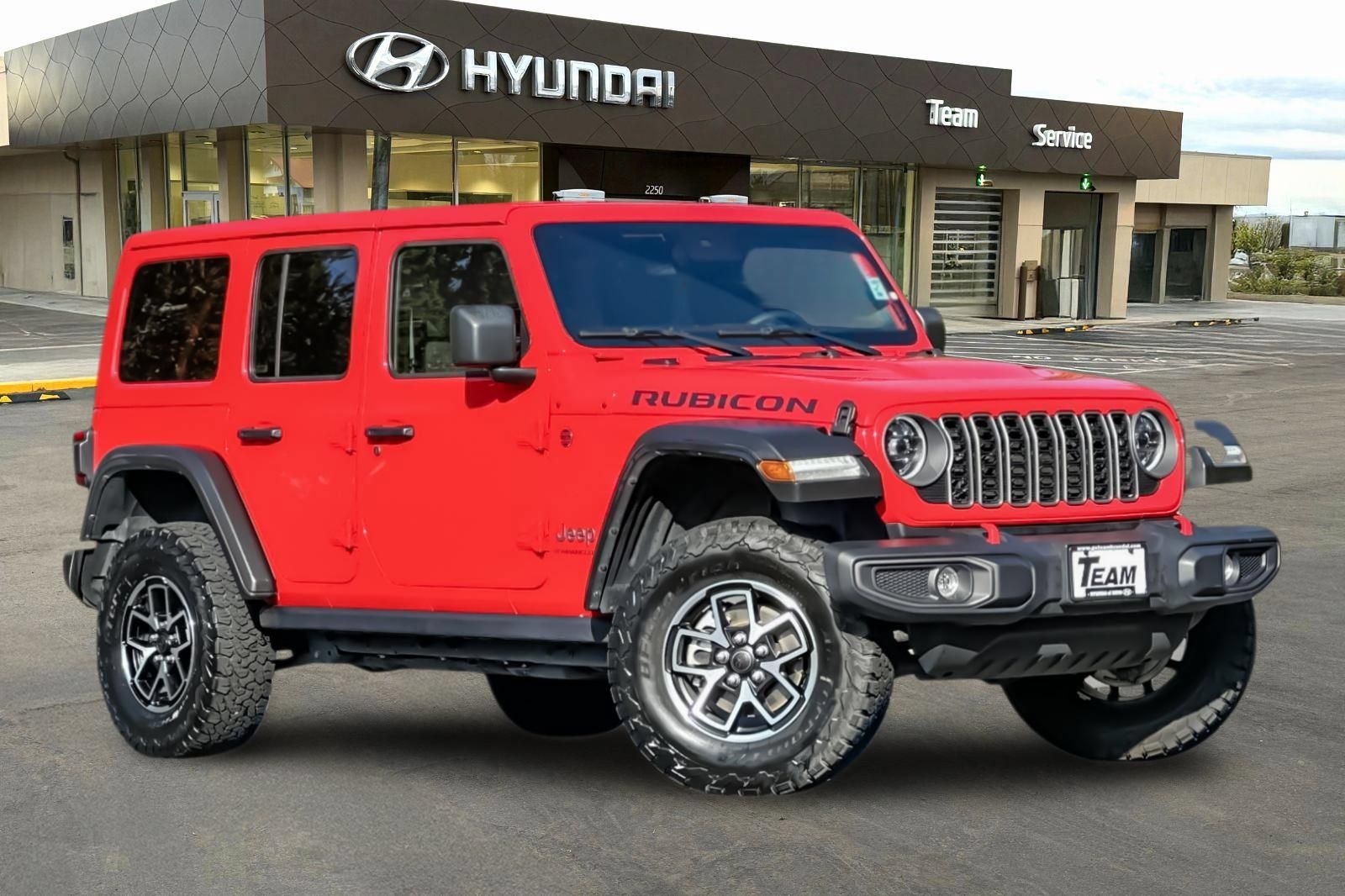 Used 2025 Jeep Wrangler Unlimited Rubicon AWD/4WD image 2