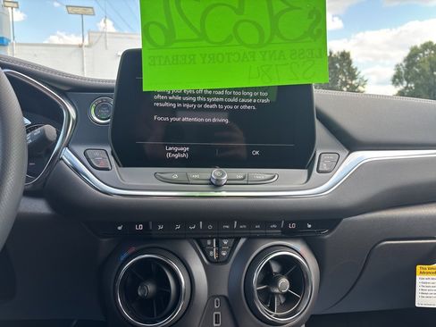 New 2025 Chevrolet Blazer LT w/ Convenience Package image 16