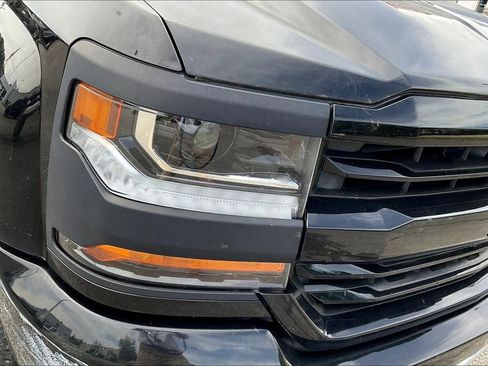 Used 2018 Chevrolet Silverado 1500 LT w/ All Star Edition image 28