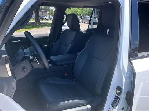 Used 2025 Lexus GX 550 w/ Accessory Package (2T) AWD/4WD image 15