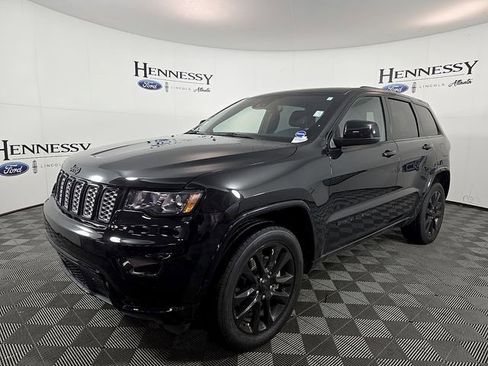 Used 2021 Jeep Grand Cherokee Laredo X AWD/4WD image 2