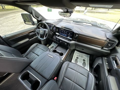 Used 2024 Chevrolet Silverado 3500 High Country w/ High Country Premium Package image 11