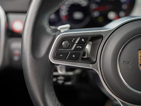 Used 2022 Porsche Cayenne Platinum Edition image 29