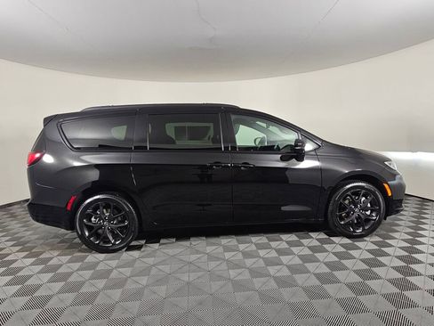New 2026 Chrysler Pacifica Select image 3