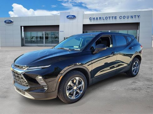 Used 2023 Chevrolet Blazer LT FWD image 2