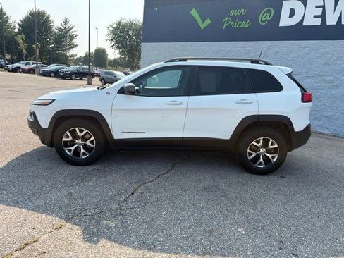 Used 2016 Jeep Cherokee Trailhawk AWD/4WD image 2