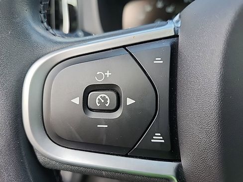 Used 2021 Volvo XC60 T5 Momentum w/ Climate Package image 25