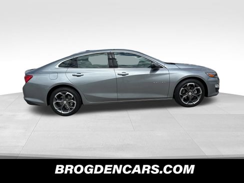 Used 2023 Chevrolet Malibu LT image 2