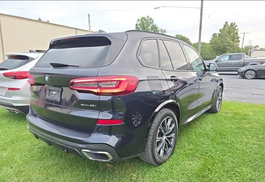 Used 2022 BMW X5 xDrive40i w/ M Sport Package AWD/4WD image 2