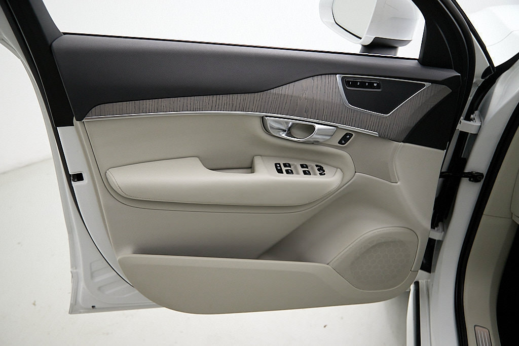 Certified 2024 Volvo XC90 B6 Plus w/ Protection Package Premier AWD/4WD image 10