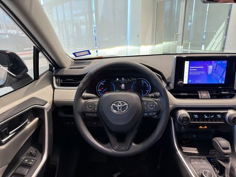 Used 2025 Toyota RAV4 XLE image 15