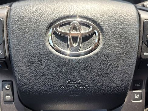 Used 2018 Toyota Tacoma TRD Sport image 17