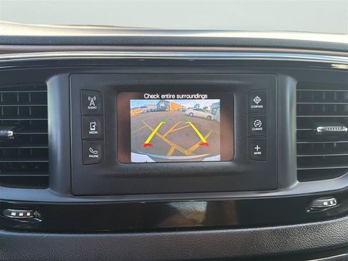 Used 2017 Chrysler Pacifica Touring FWD image 24
