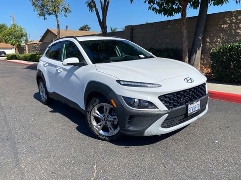 Used 2023 Hyundai Kona SEL FWD image 2