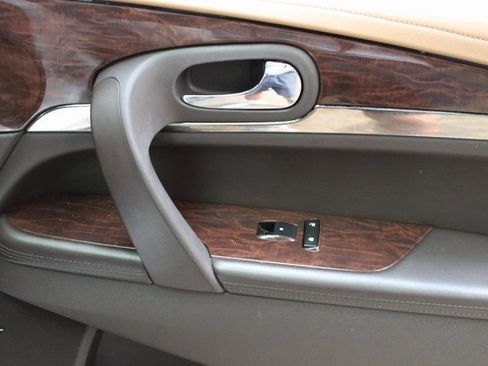 Used 2013 Buick Enclave Premium image 19