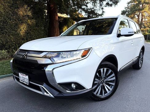Used 2020 Mitsubishi Outlander SEL image 2