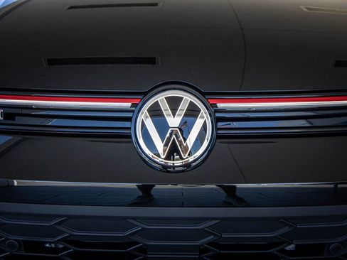 New 2026 Volkswagen GTI SE FWD image 8