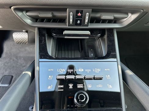 Used 2025 Porsche Cayenne E-Hybrid image 23