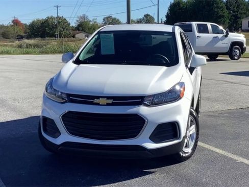 Certified 2022 Chevrolet Trax LS w/ Tint and Cruise Package image 3