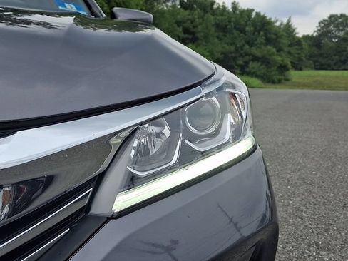Used 2016 Honda Accord Sport image 9
