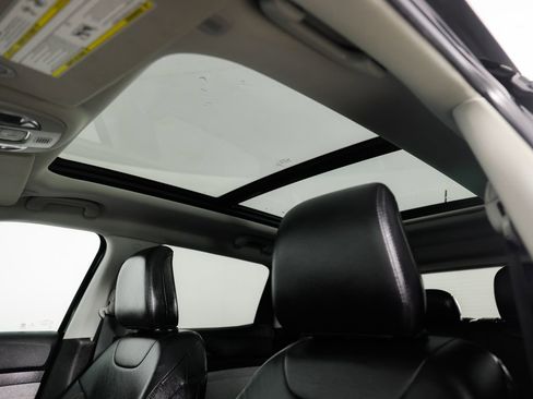 Used 2022 Jeep Compass Latitude w/ Sun and Sound Group image 23