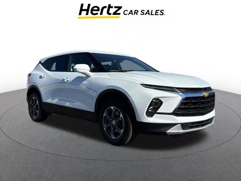 Used 2025 Chevrolet Blazer LT image 1