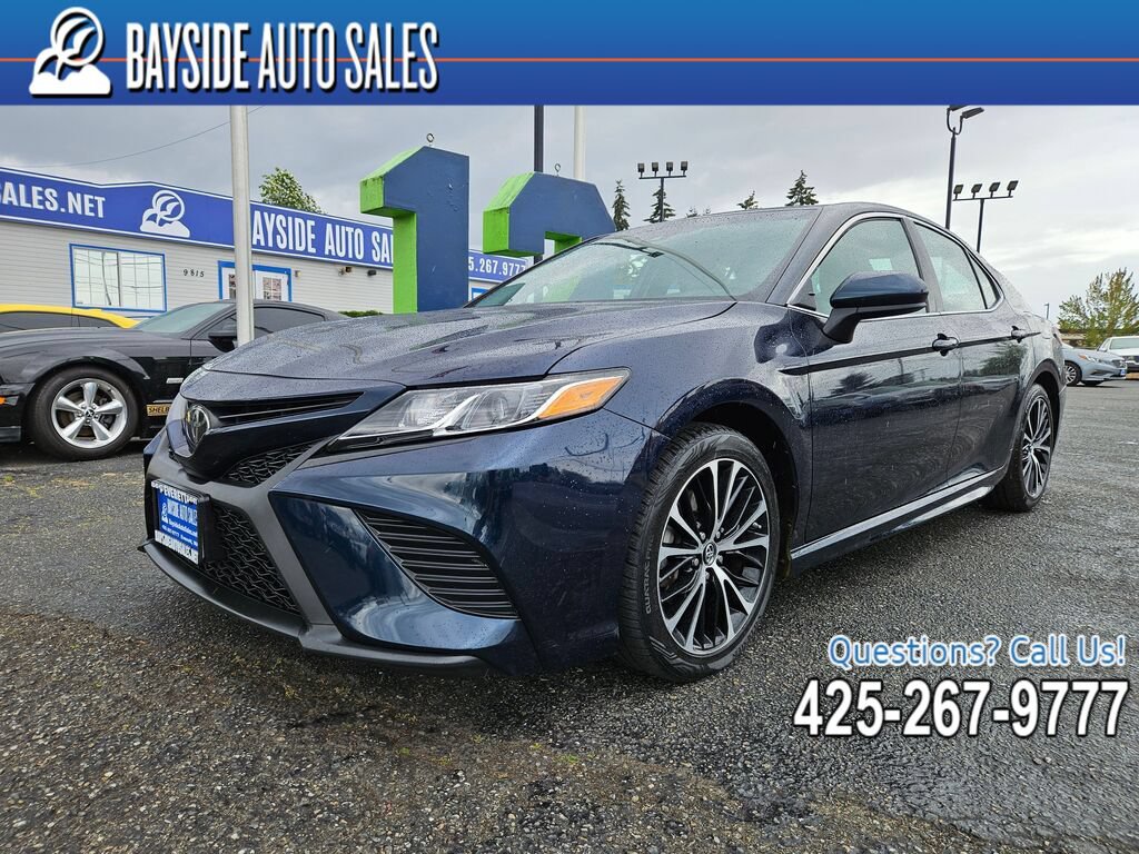 Used 2018 Toyota Camry SE FWD image 1
