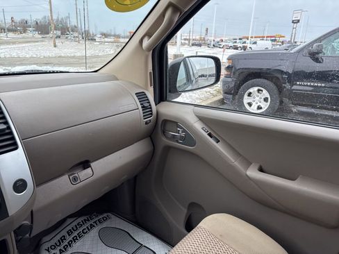 Used 2013 Nissan Frontier SV image 26