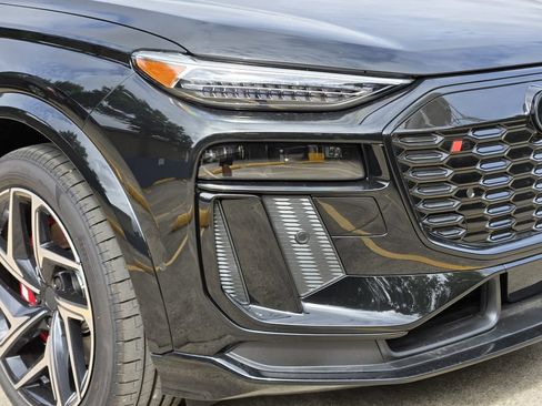 New 2027 Audi SQ6 e-tron Prestige AWD/4WD image 12