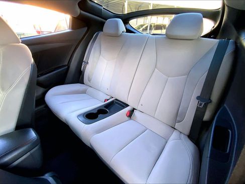Used 2013 Hyundai Veloster w/Gray Int image 19