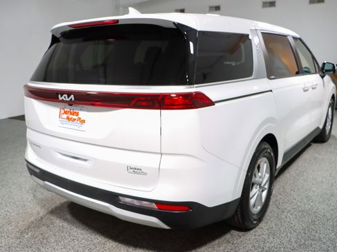 Used 2024 Kia Carnival LX image 7