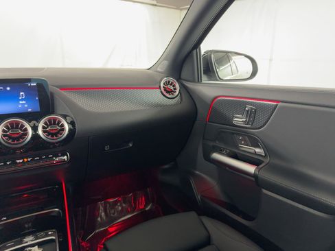 Certified 2025 Mercedes-Benz GLA 250 image 29