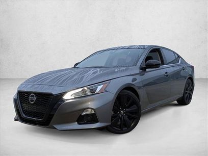 Used 2022 Nissan Altima 2.5 SR w/ Midnight Edition Package