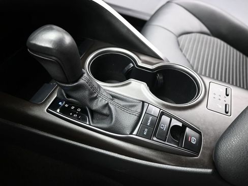 Used 2023 Toyota Camry SE w/ Cold Weather Package image 15