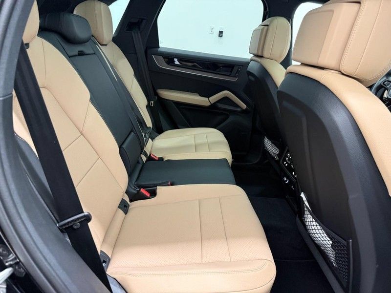Used 2026 Porsche Cayenne E-Hybrid AWD/4WD image 12