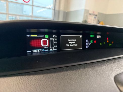 Used 2017 Toyota Prius Three FWD image 11