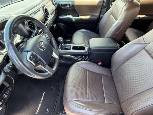 Used 2019 Toyota Tacoma Limited RWD image 5