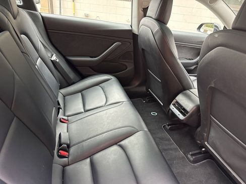 Used 2018 Tesla Model 3 Mid Range image 9