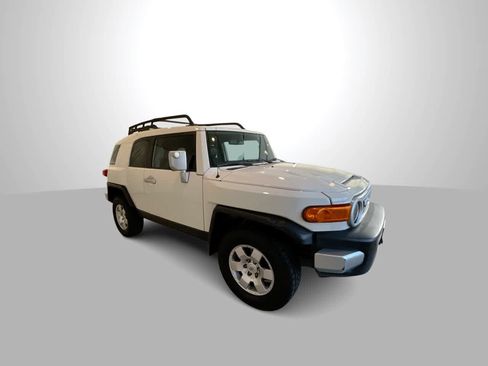 Used 2010 Toyota FJ Cruiser 4WD image 2