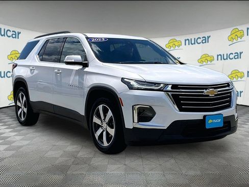 Used 2023 Chevrolet Traverse LT w/ LT Premium Package AWD/4WD image 1