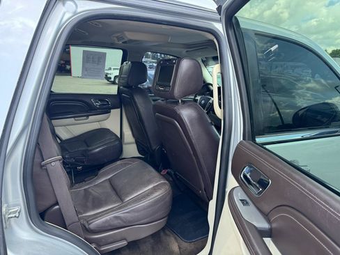 Used 2012 Cadillac Escalade Platinum AWD/4WD image 12