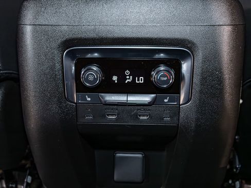 Used 2025 Chevrolet Suburban High Country image 23