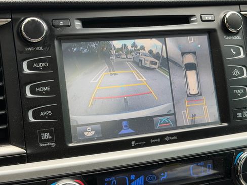 Used 2019 Toyota Highlander Limited Platinum AWD/4WD image 37