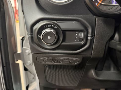 Used 2024 Jeep Wrangler Unlimited Sahara w/ Technology Group AWD/4WD image 30